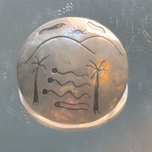 Vintage Mexican 925 Silver Round Brooch with Engraved Tropical Design - Picture 4 of 5